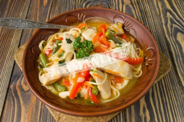 Класичний лагман з куркою
