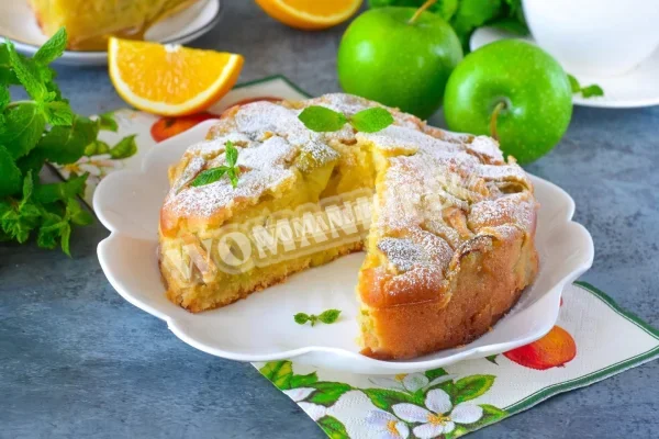 Пісна шарлотка з яблуками в духовці