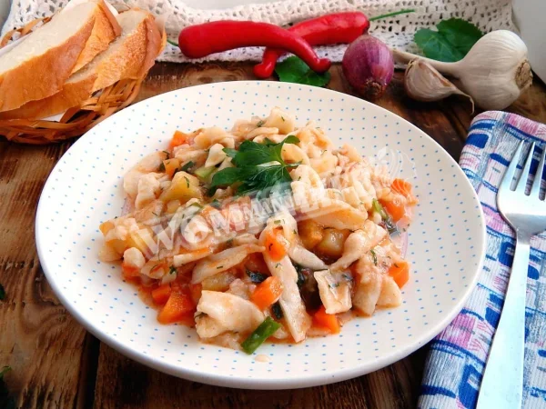 Домашня локшина з куркою та овочами