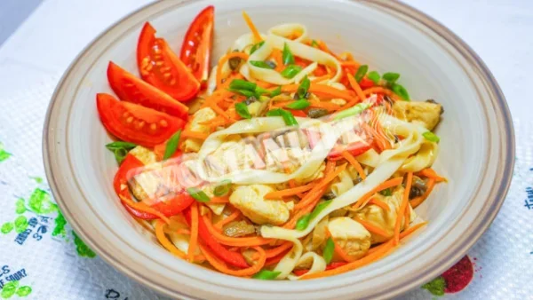 Китайська локшина з куркою