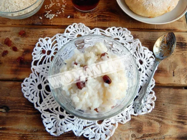 Рисова кутя з родзинками і медом