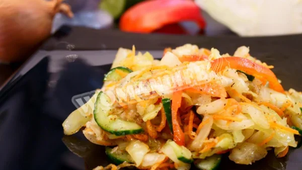 Салат з корейської капусти з болгарським перцем