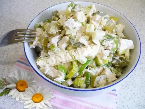 Празький салат з куркою