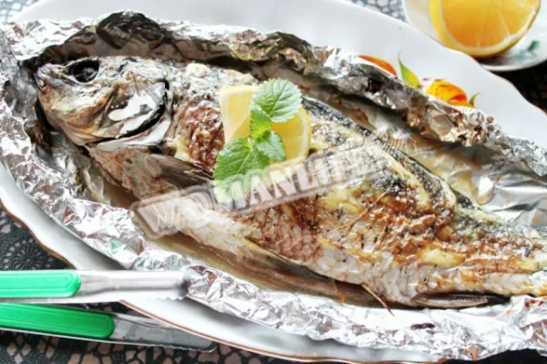 Короп, запечений в духовці