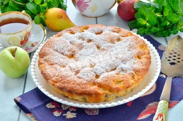Шарлотка з яблуками і грушами в духовці