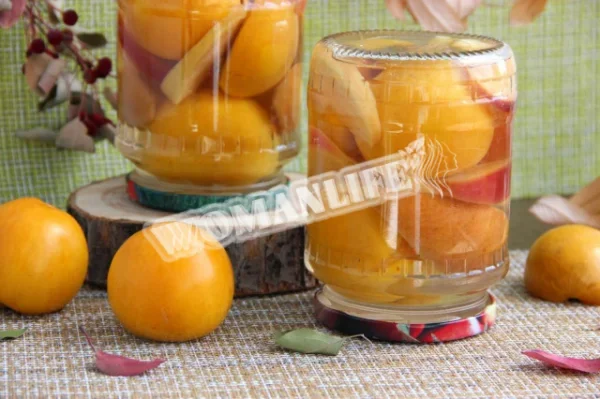 Компот з жовтих слив на зиму