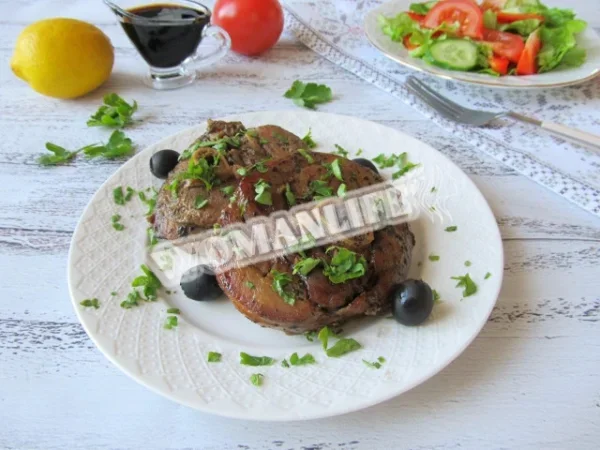 Стейки з індички з кісткою в духовці