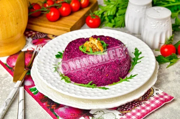 Салат з буряка з часником і волоськими горіхами