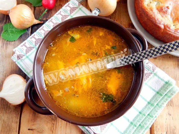 Суп з сайрою і рисом
