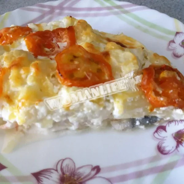 Скумбрія, запечена з овочами у вершках в духовці