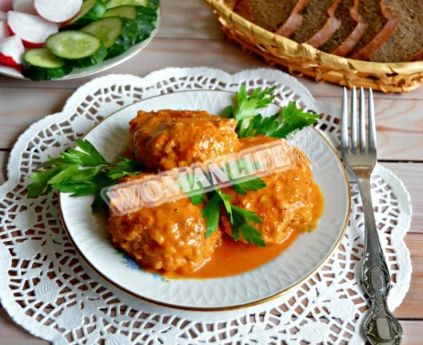 Дуже ліниві голубці з капустою і рисом на сковороді