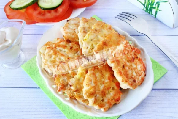 Котлети з рубаної курячої грудки з крохмалем і майонезом