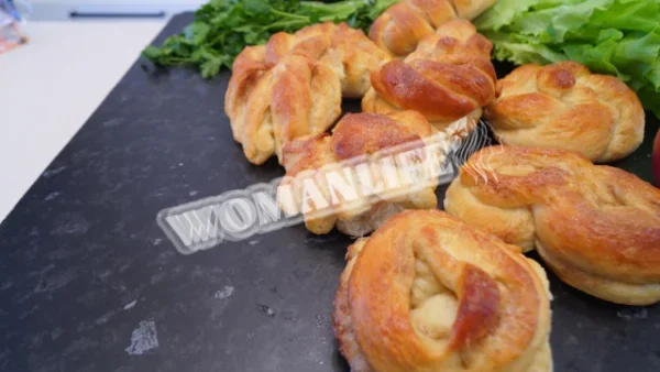 Ванільні булочки з цукром і корицею