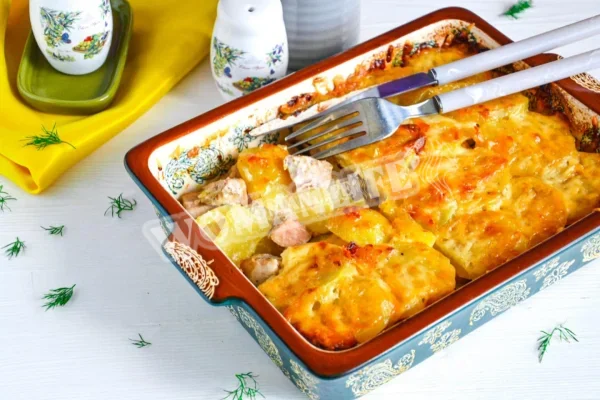 Картопля, запечена шарами з м'ясом в духовці