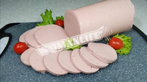 Домашня куряча ковбаска з буряком і мускатним горіхом