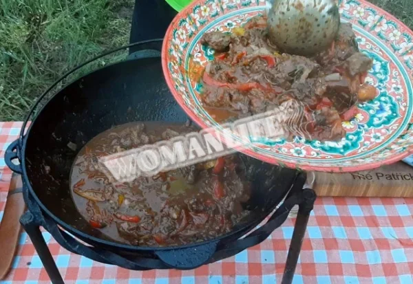 Грузинські чашушулі в казані