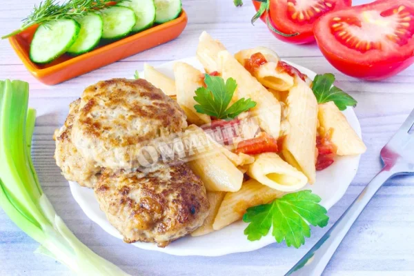 Котлети з макаронами