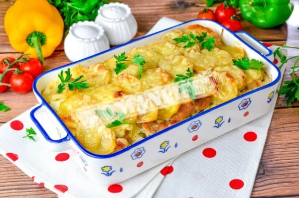 М'ясо по-сільськи в духовці з картоплею