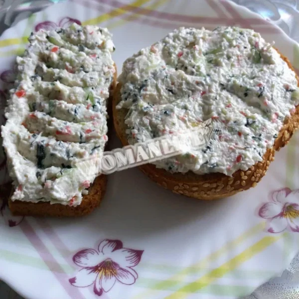 Сирний паштет з огірками та крабовими паличками