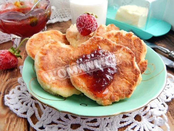 Сирники сирники на сковороді