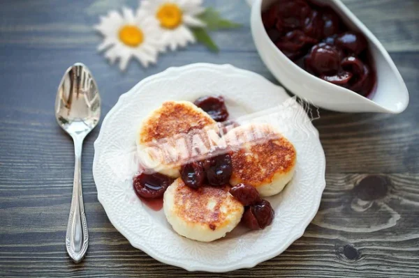 Ніжні сирники на сковороді