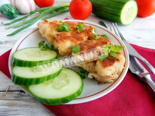 Куряче філе в сухарях на сковороді