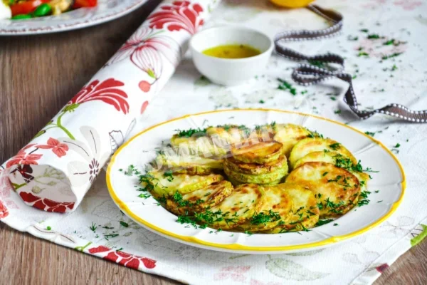 Кабачки в борошні на сковороді кружечками