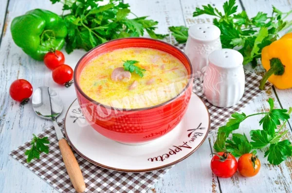 Сирний суп з сосисками