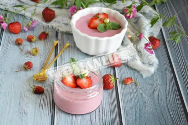 Полуничний мус з манкою без желатину