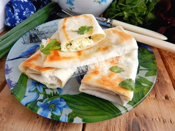 Конвертики з лаваша на сковороді