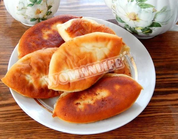 Пиріжки без дріжджів на кефірі на сковороді