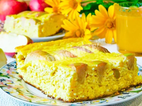 Сирна запіканка з яблуками в духовці