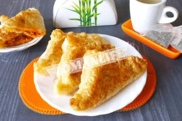 Пиріжки з листкового тіста на сковороді