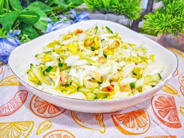 Салат з пекінською капустою та огірком