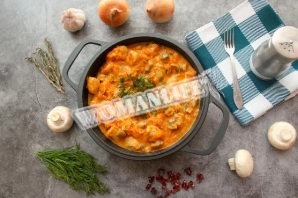 Курячий гуляш з печерицями як у дитячому садку