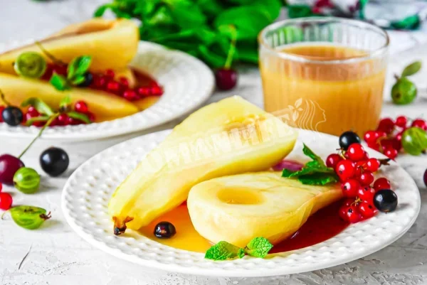 Карамелізована груша на сковороді