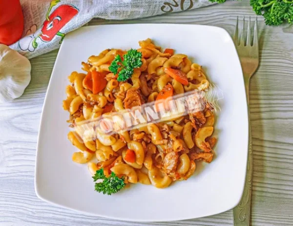 Макарони з тушонкою