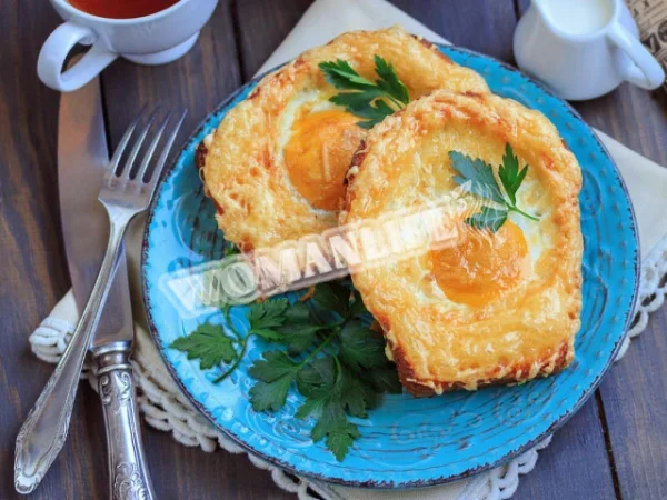 Тости з яйцем в духовці