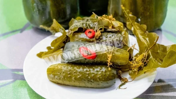 Солоні огірки з перцем на зиму оближеш