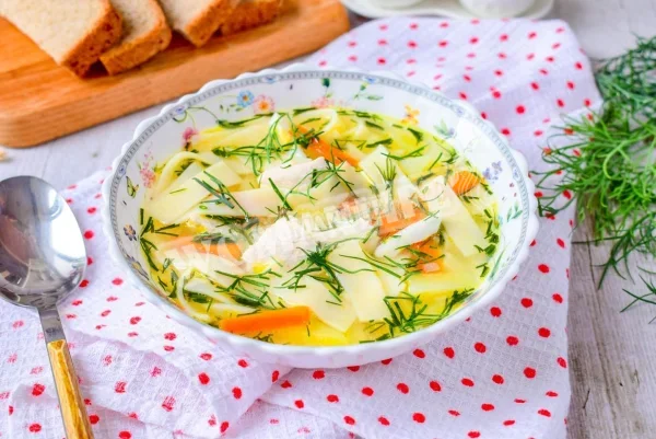 Курячий суп-локшина з яйцем