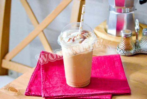 Домашнє фрапучіно Starbucks з кавою та сиропом