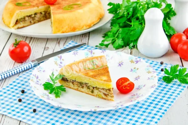 Пиріг на кефірі на сковороді
