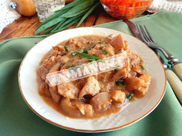 Куряче філе на сковороді в соусі
