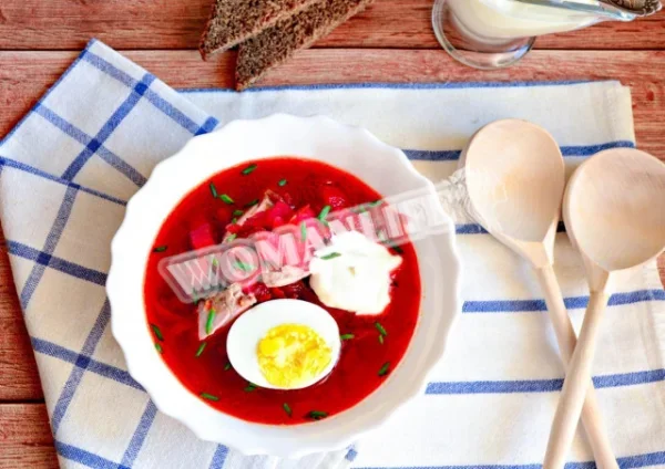 Буряковий суп з куркою
