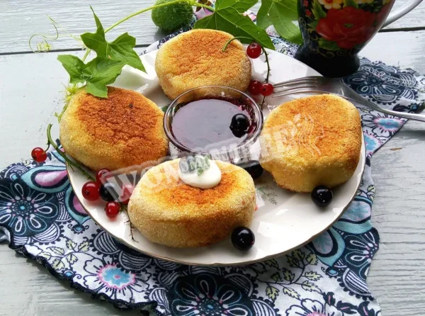 Сирники на сковороді без сиру