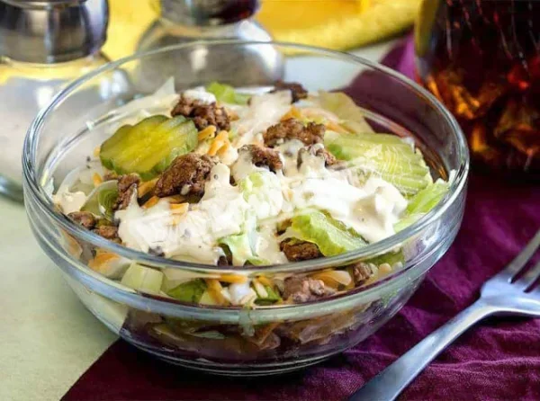 Салат з яловичої печінки і солоними огірками