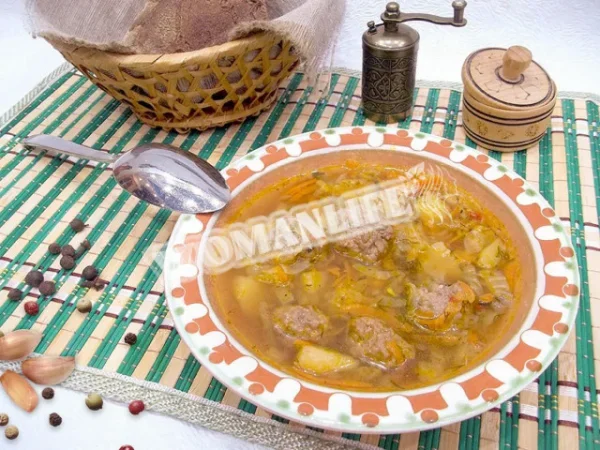 Щі з фрикадельками