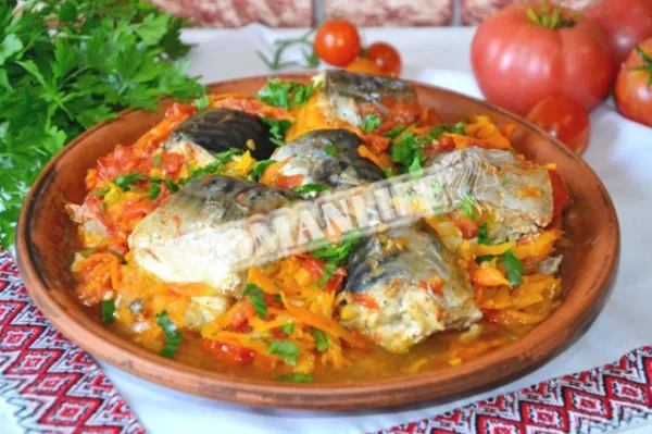 Скумбрія в мультиварці з овочами