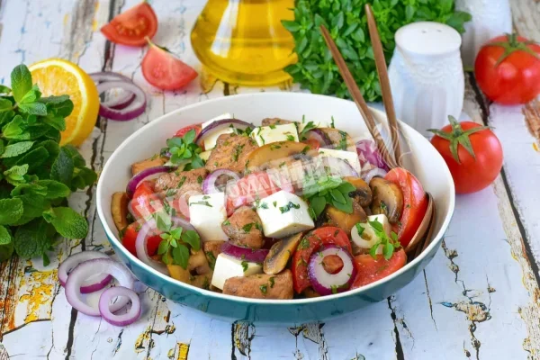 Грибний салат з куркою та помідорами – мій улюблений