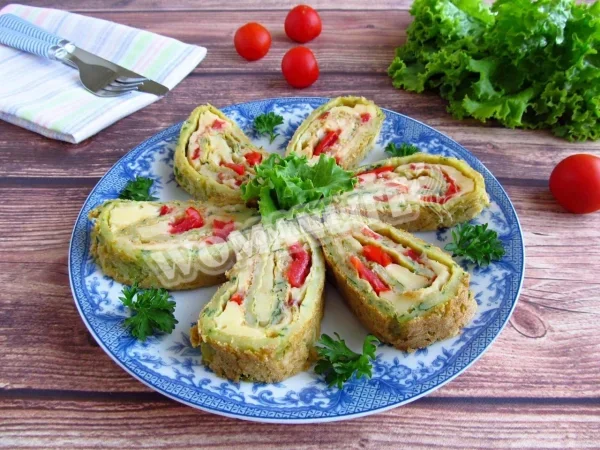 Кабачковий рулет з помідорами та сиром